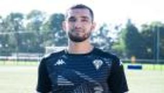 للمرة الأولى.. الجزائري بن طالب يفسر فشل تجربة الدوري الألماني