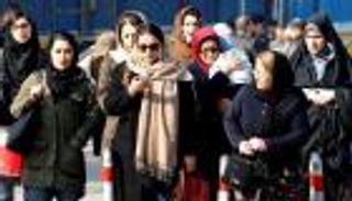 آخرهن فتاة الأهواز.. الموت يطارد نساء إيران بذريعة "الشرف"