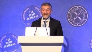 وزير الخزانة والمالية التركي خلال مشاركته بالاجتماع