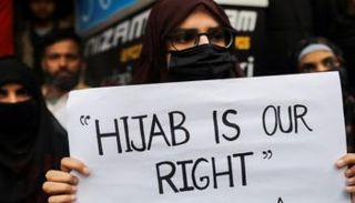 احتجاجات ضد قرار حظر الحجاب في الهند 