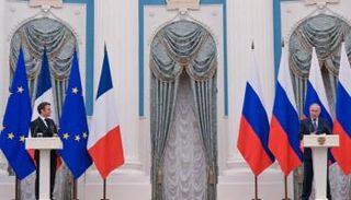 الرئيسان الروسي والفرنسي في مؤتمر صحفي سابق - أ.ف.ب