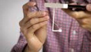 بقطرة دم واحدة والكاميرا.. هاتفك الذكي يكتشف تجلط دمك