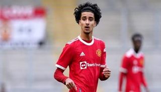 زيدان إقبال لاعب مانشستر يونايتد