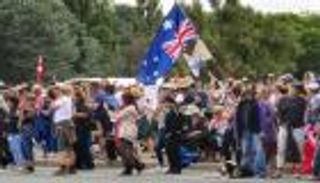 احتجاجات كورونا.. احتلال كانبيرا وغاز بباريس وطوارئ أونتاريو