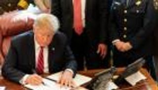 سجلات ترامب.. 15 صندوقا تنتهك قانون السرية