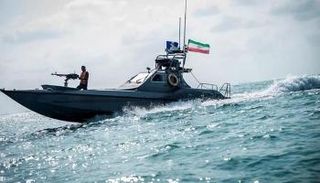 زورق تابع للحرس الثوري الإيراني - أرشيفية