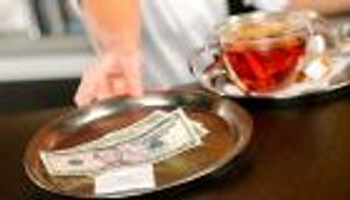 نكسة "التومان" الإيراني.. المطاعم تلجأ لـ"الدولار": وضع مأساوي