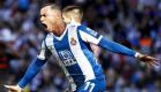 هداف الدوري الإسباني.. برشلونة يقرب راؤول دي توماس من صدارة بنزيما