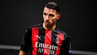 إسماعيل بن ناصر لاعب وسط ميلان