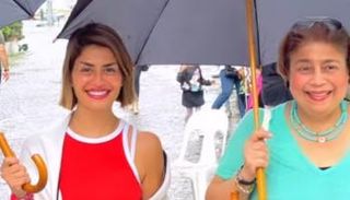 منة فضالي ووالدتها 