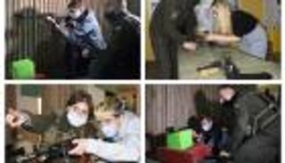 طلاب أوكرانيا.. من المدارس للمتاريس (صور)