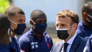 ماكرون مع كيليان مبابي