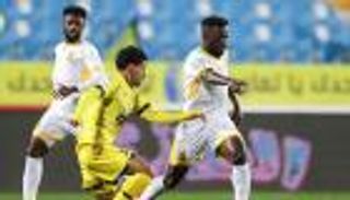 ترتيب الدوري السعودي.. مصطفى فتحي يحبط الاتحاد.. والهلال يكتسح الشباب