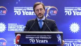 فخر الدين ألطون أثناء مشاركته بالندوة