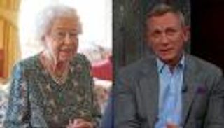 الملكة إليزابيث الثانية تسخر من "جيمس بوند"