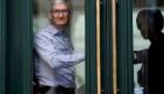 يساوي أجر 1447 موظفا.. راتب تيم كوك يثير الغضب في أبل