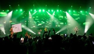 جانب من حفل فرقة الروك الصوفي الباكستانية الشهيرة "جنون"