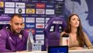 ميدو يعلق.. لاعب فيورنتينا يثير الجدل مع صحفية في إيطاليا (فيديو)