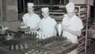 رحلة ملك الشيكولاتة ميلتون هيرشي.. الطفل التعيس يسعد ملايين البشر