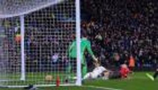 هداف الدوري الإنجليزي.. رافينيا يتخطى محرز بصعقة مانشستر يونايتد