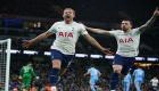 ترتيب الدوري الإنجليزي.. هدية توتنهام التاريخية تقرب ليفربول من عرش مانشستر سيتي