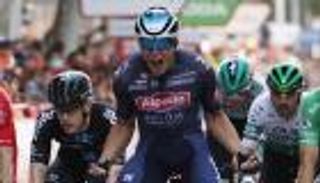 طواف الإمارات 2022.. البلجيكي جاسبر فيليبسين بطلا للمرحلة الأولى