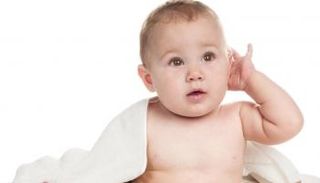 شد الأذن عند الرضع يعود لأسباب عديدة