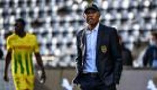 أنطوان كومباريه.. مدرب نانت الذي انتقم من ناصر الخليفي 3 مرات