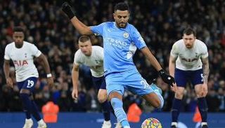 رياض محرز يسجل في السبيرز