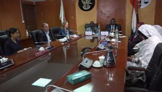 جانب من لقاءات الخبير الأممي بالخرطوم