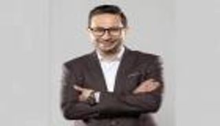 "طبيب الكركمين" يورط فنانة شهيرة.. وزوجها يعلّق (فيديو)