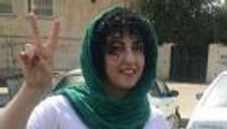 "سجن وجلد".. إيران تكتم صوت الناشطة "نرجس محمدي"