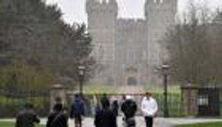 الملكة إليزابيث والإصابة بكورونا.. دعم كبير لـ"أم البريطانيين"