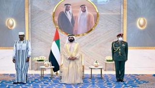 الشيخ محمد بن راشد آل مكتوم خلال تسلم أوراق اعتماد سفراء جدد