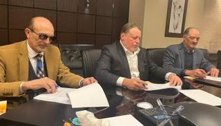 محمد صبحي مع مسؤولي الشركة المتحدة