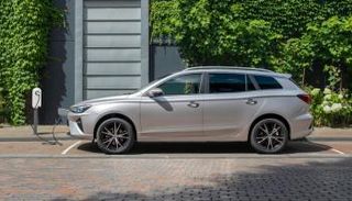 أول سيارة كومبي كهربائية في العالم من "إم جي".. السعر مفاجأة