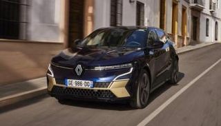 رينو تطلق سيارتها Mégane E-Tech الكهربائية.