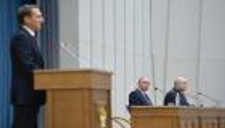 فيديو.. بوتين يحرج رئيس مخابراته أمام الكاميرات والسبب "حرف"