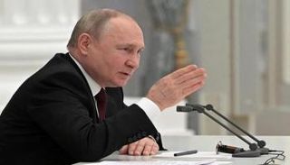 بوتين خلع ساعته خلال اجتماع مجلس الأمن القومي الروسي