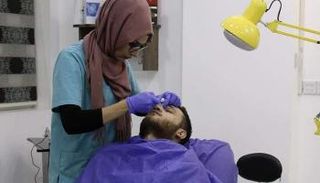 عملية تجميلية في إحدى العيادات المختصة- أرشيفية 