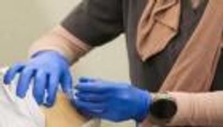 الإمارات تقدم 19.5 ألف جرعة جديدة من لقاح كورونا