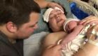 مولود يخرج إلى الدنيا في الساعة 2 و22 دقيقة بتاريخ 22-2-2022