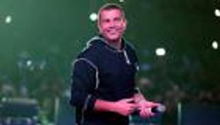 عمرو دياب يكشف تفاصيل بث أغانيه حصريا على أنغامي 