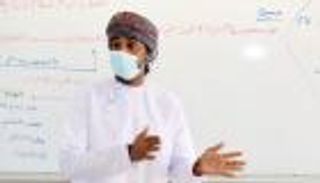 يوم المعلم.. سلطنة عمان تحتفي بصناع النهضة ونبراس العز