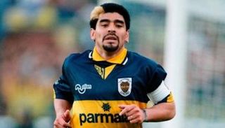 دييجو مارادونا بقميص بوكا جونيورز