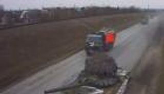 راية على دبابة روسية في أوكرانيا.. سر العلم الأحمر