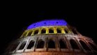 تعاطفا مع كييف.. أشهر مباني أوروبا تكتسي بألوان علم أوكرانيا (صور)