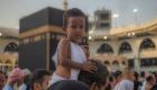 السعودية تسمح للأطفال من سن 7 أعوام بدخول الحرمين.. شرط وحيد