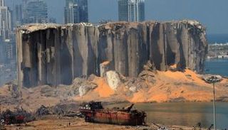 صوامع مرفأ بيروت المدمرة