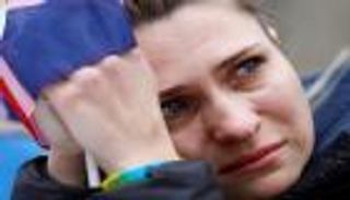 "بالدموع ودعوات وقف الحرب".. العالم يتضامن مع أوكرانيا